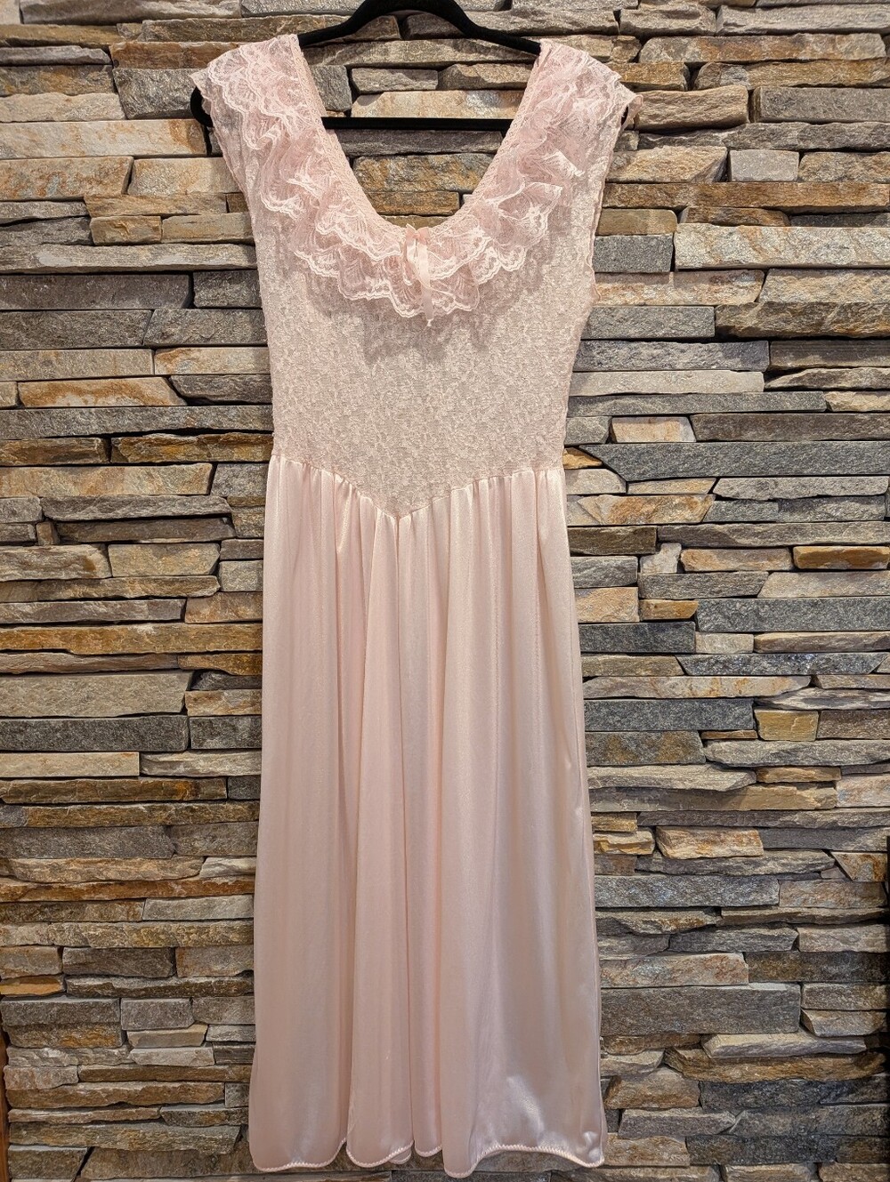 Cinema Exoile Vintage Women's Satin And Lace Nightdress in Light Blush Pink